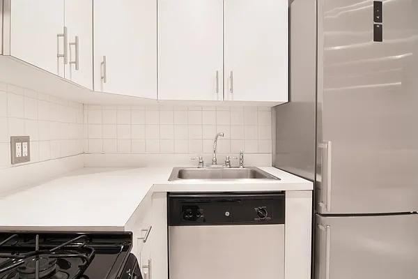 W 58th St #5C - Photo 4 of 20