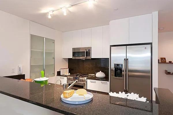 W 39th St #11B - Photo 3 of 12