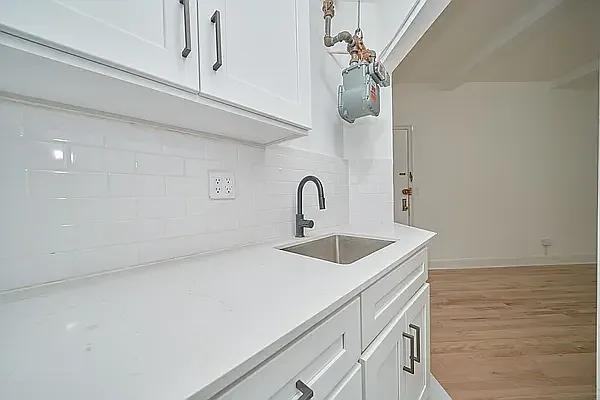 E 50th St #7G - Photo 3 of 15