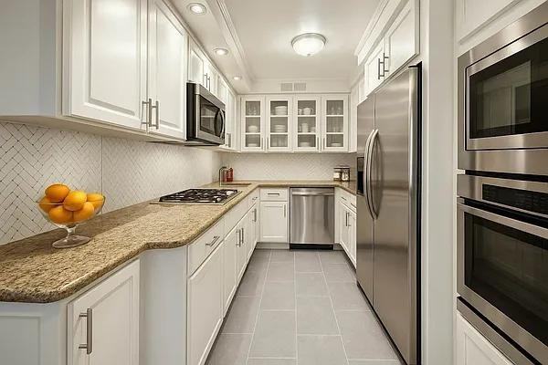 E 54th St #2F - Photo 3 of 17