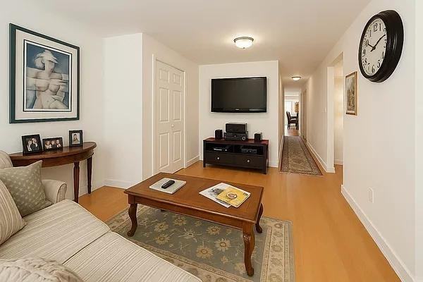 E 54th St #2F - Photo 4 of 17