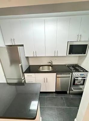 W 57th St #7G - Photo 2 of 6