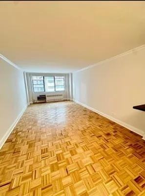 W 57th St #7G - Photo 5 of 6