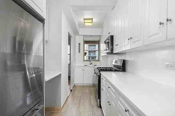 E 57th St #03D - Photo 5 of 20