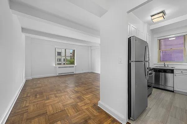 E 57th St #05G - Photo 3 of 11