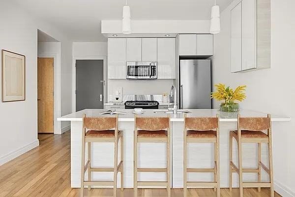 W 54th St #1410 - Photo 3 of 20