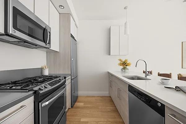 W 54th St #1410 - Photo 4 of 20