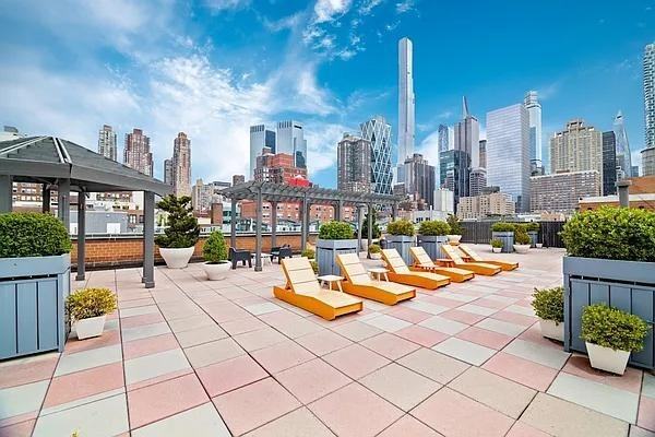 W 53rd St #104 - Photo 6 of 7