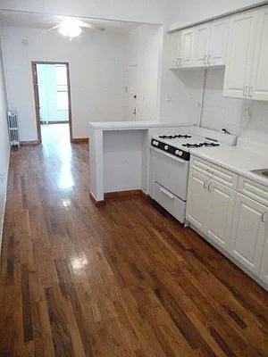 E 6th St #2W - Photo 2 of 7