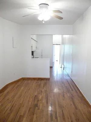 E 6th St #2W - Photo 3 of 7