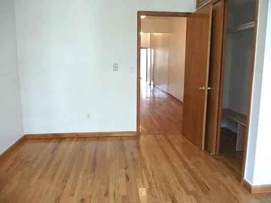 E 6th St #2W - Photo 4 of 7