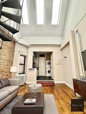 E 6th St #5C - Photo 3 of 3