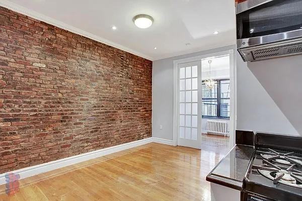 E 13th St #3 - Photo 4 of 18