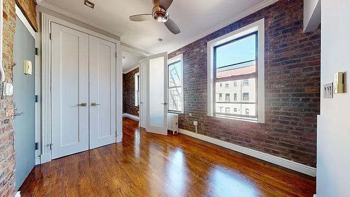 E 13th St #14 - Photo 5 of 20