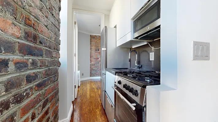 E 13th St #14 - Photo 6 of 20