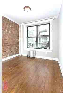 E 13th St #7 - Photo 5 of 19