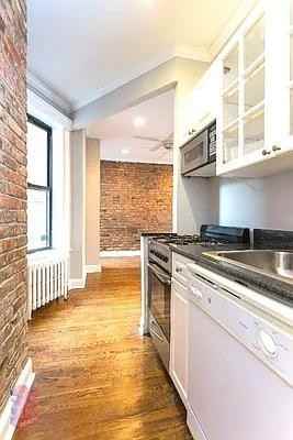 E 13th St #7 - Photo 6 of 19