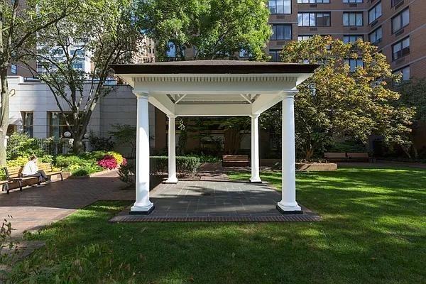 E 31st St #E10G - Photo 6 of 14