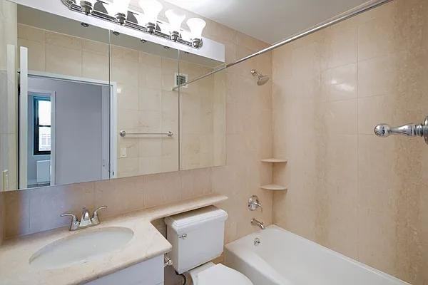 E 31st St #E14P - Photo 4 of 20