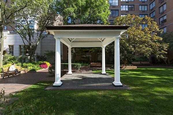 E 31st St #E14P - Photo 6 of 20