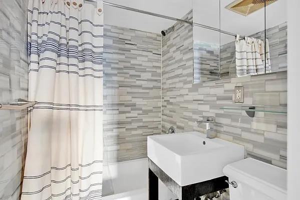 E 5th St #A1 - Photo 3 of 20