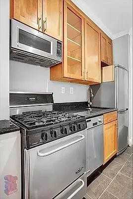 E 13th St #5D - Photo 7 of 20