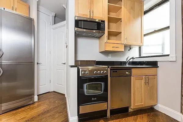 Elizabeth St #3E - Photo 3 of 17