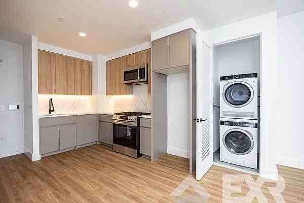 Cropsey Ave #1609 - Photo 4 of 20