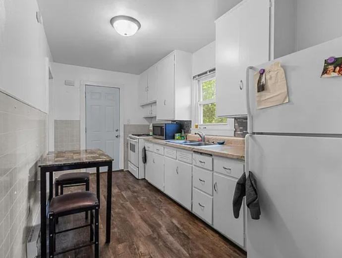 805 N State St - Photo 3 of 11