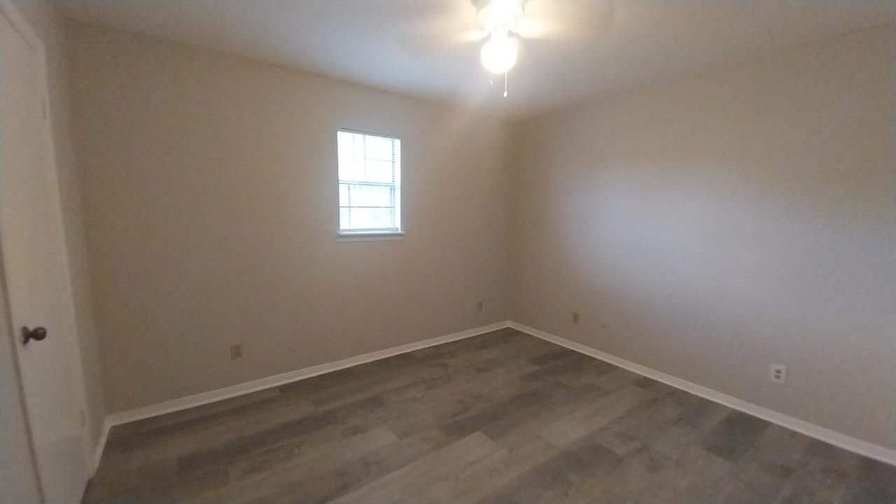 1914 Normal Park Dr - Photo 3 of 9