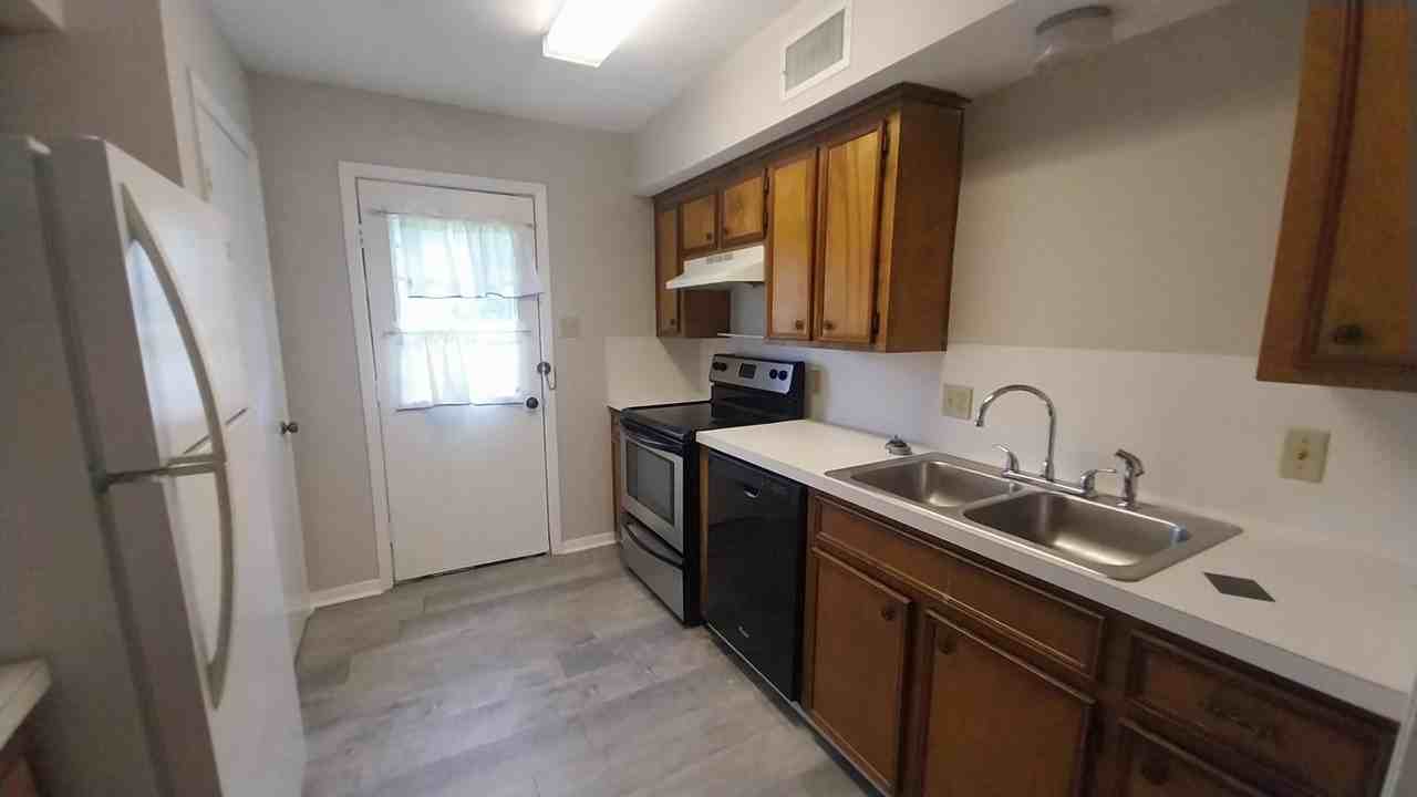 1914 Normal Park Dr - Photo 7 of 9
