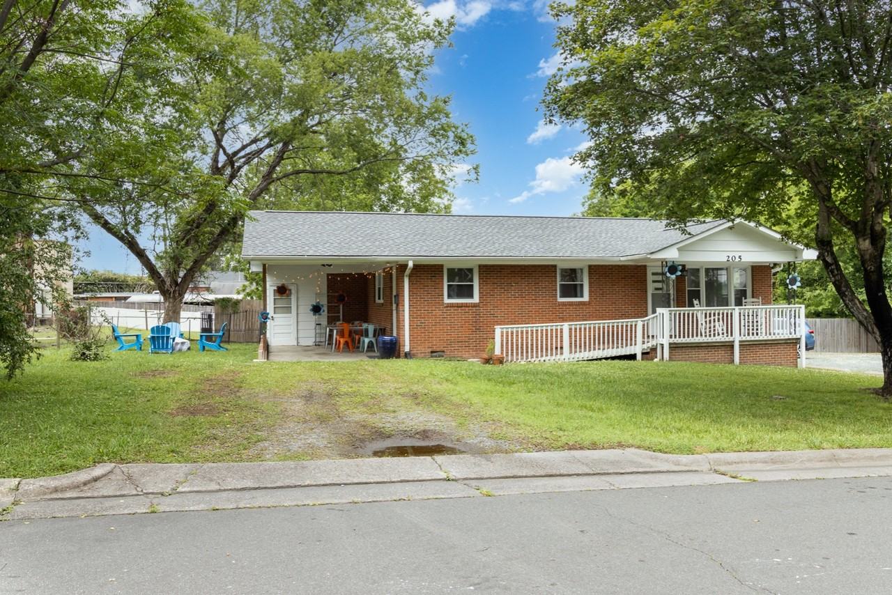 205 Sunset Dr - Photo 5 of 20