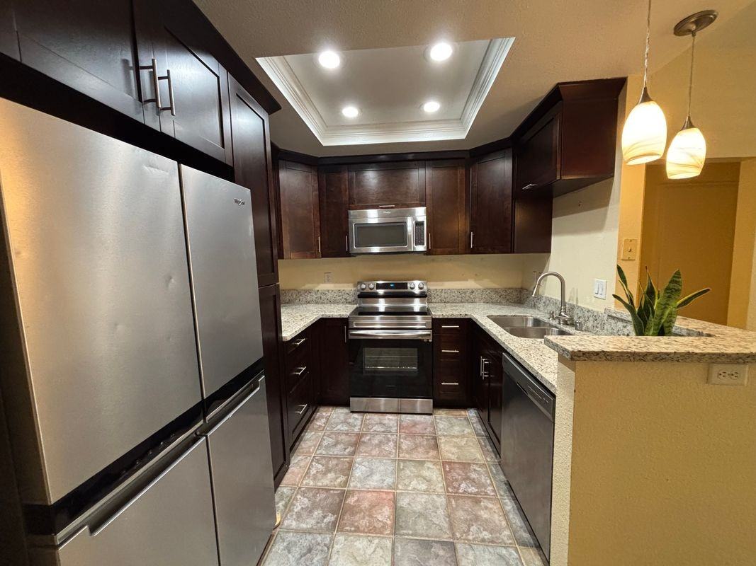 9 Silktassel ##147 - Photo 3 of 15