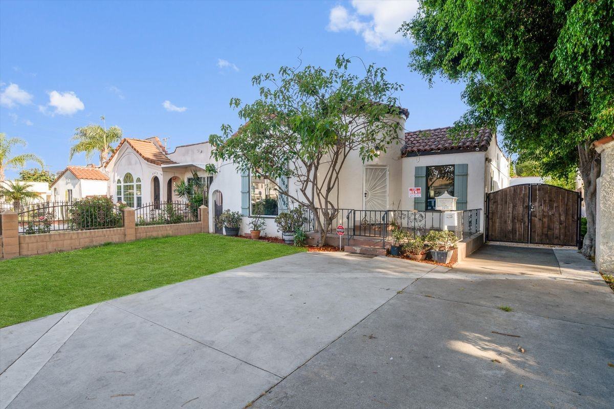 2668 Hope St - Photo 3 of 30