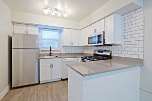 2250 W Glendale Ave - Photo 1 of 1