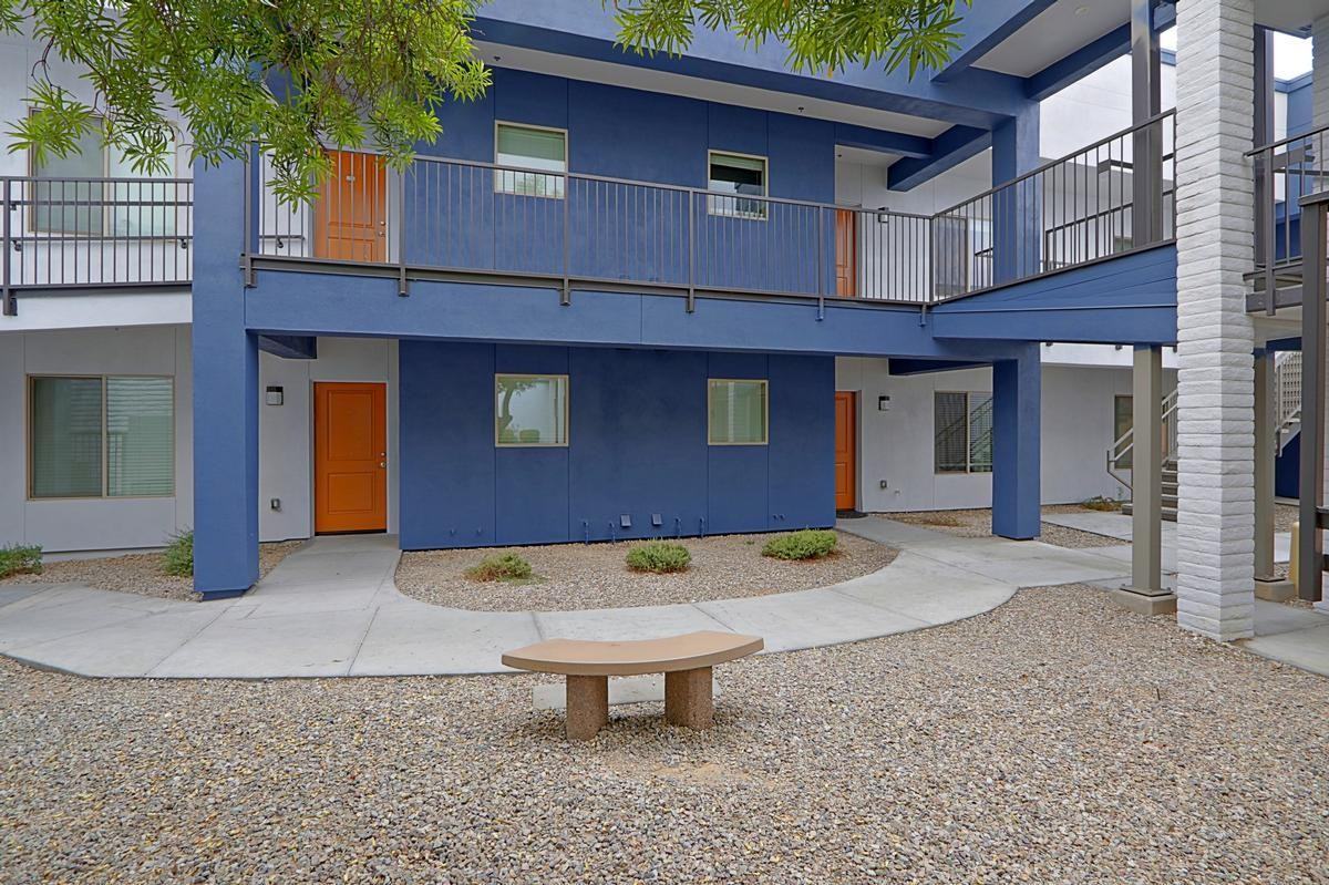 2250 W Glendale Ave - Photo 6 of 8