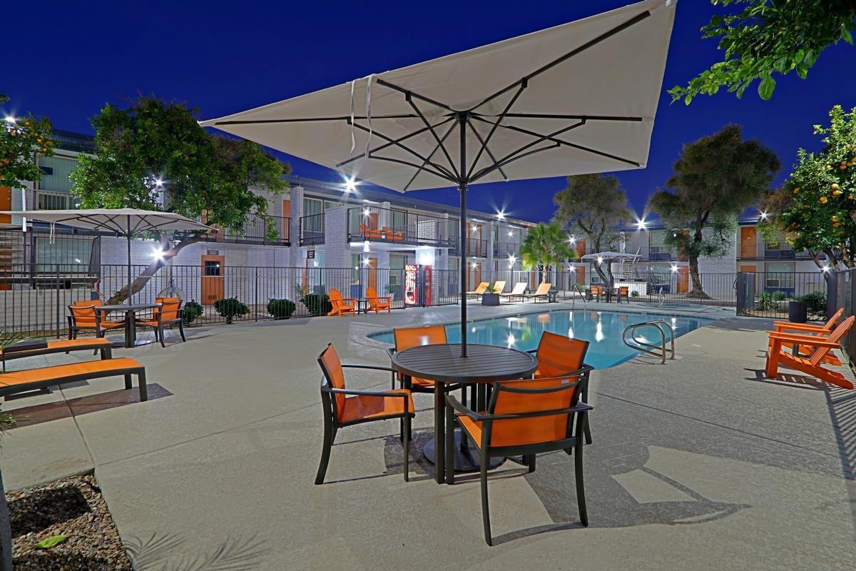 2250 W Glendale Ave - Photo 7 of 8