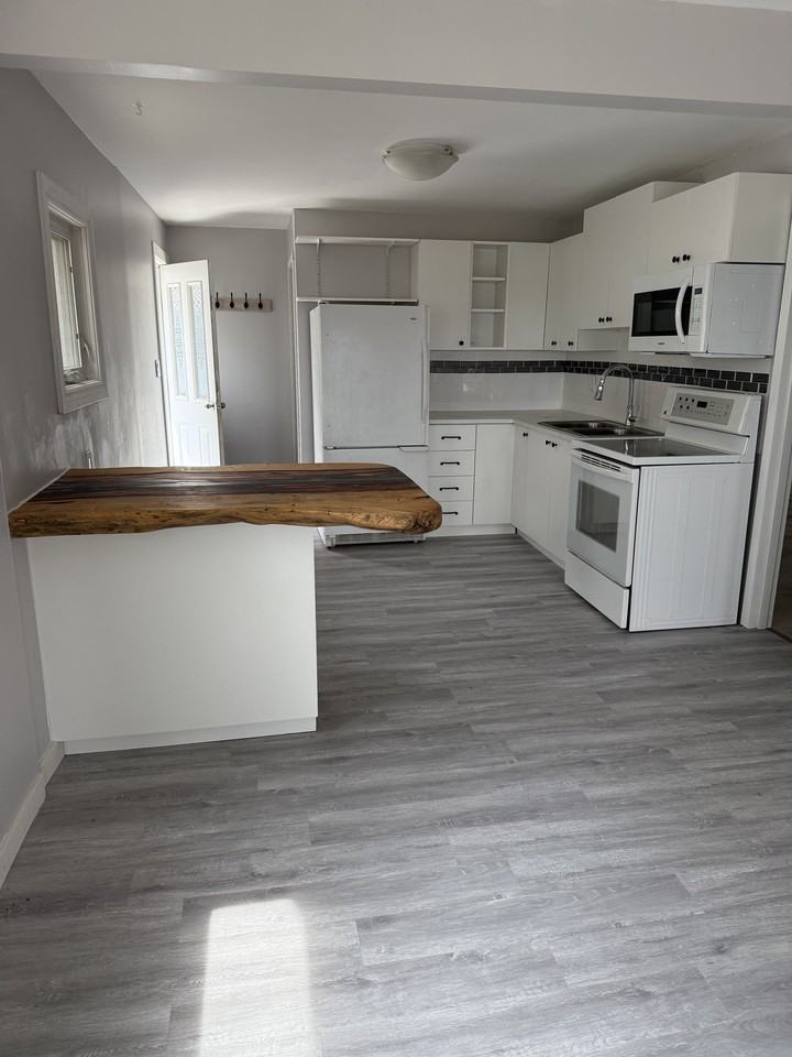 836 Outlook Ave #1 - Photo 2 of 11