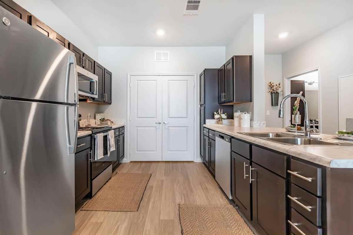 321 S Standish St - Photo 4 of 46