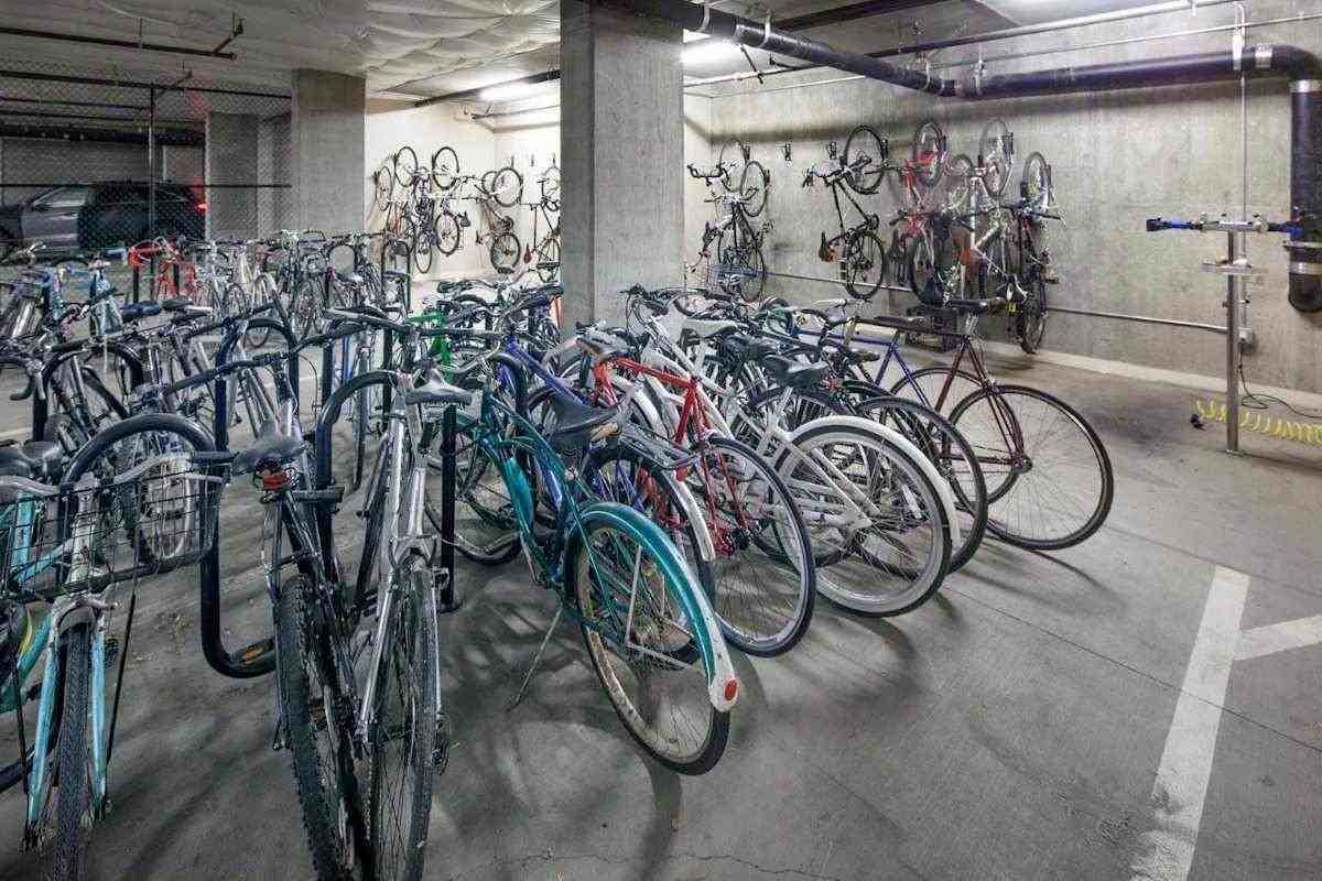 2121 Se Belmont St - Photo 5 of 30