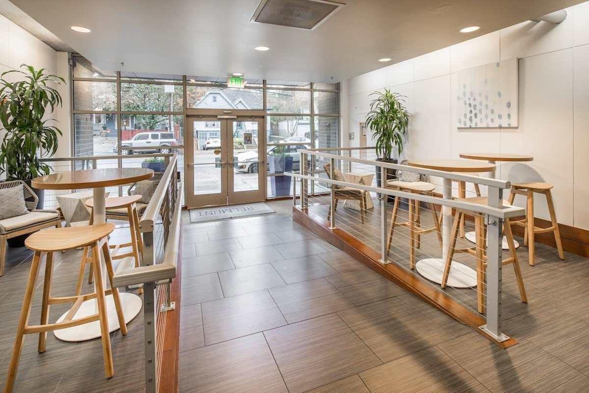 2121 Se Belmont St - Photo 2 of 30