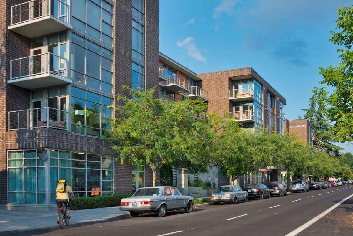 2121 Se Belmont St - Photo 6 of 30