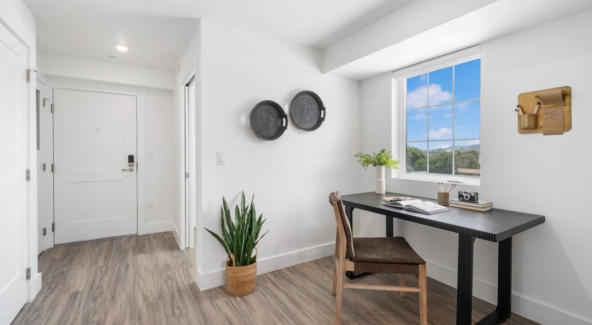 564 Higuera St - Photo 2 of 23