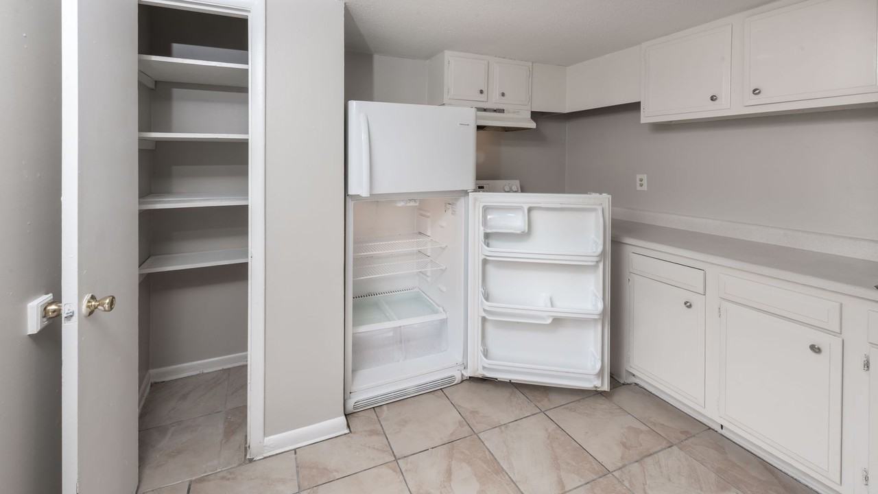 Royal Oaks Apartment Homes - Photo 5 of 21