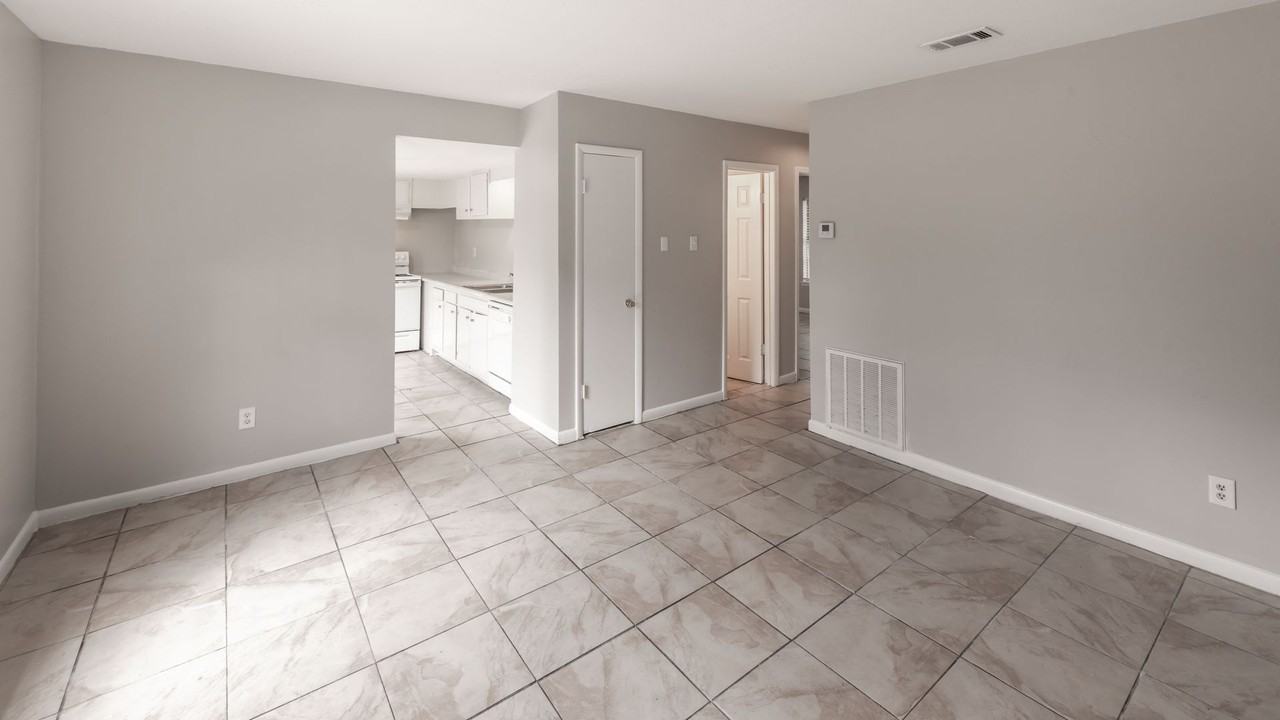 Royal Oaks Apartment Homes - Photo 6 of 21