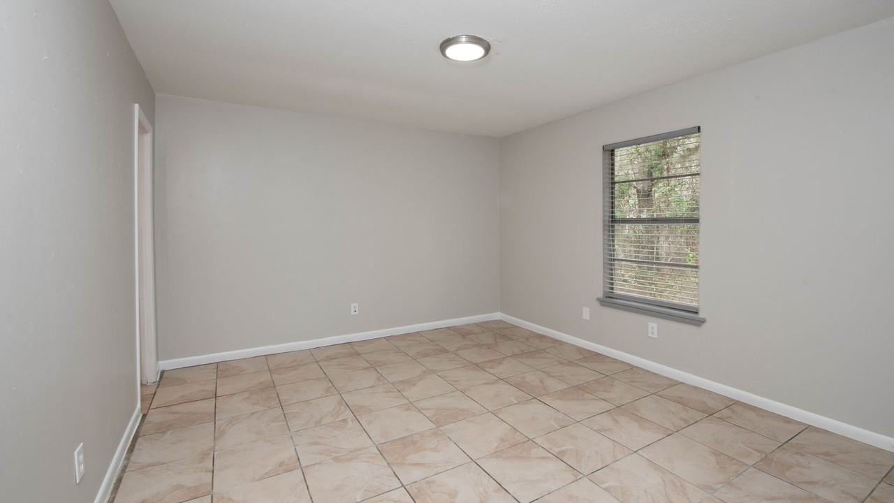 Royal Oaks Apartment Homes - Photo 7 of 21