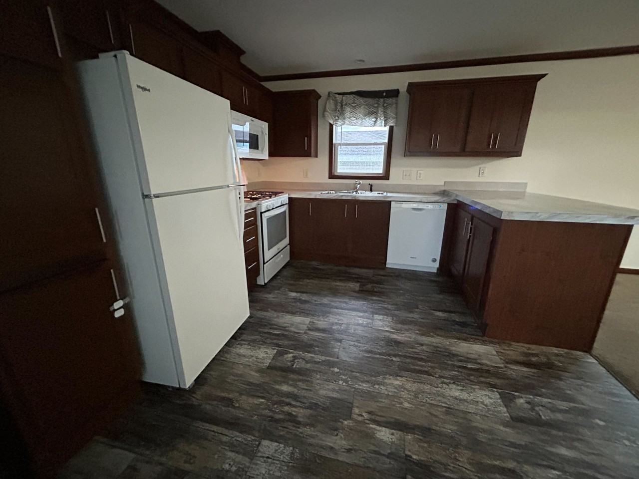 312 Se Autumn Park Dr #44 - Photo 2 of 33