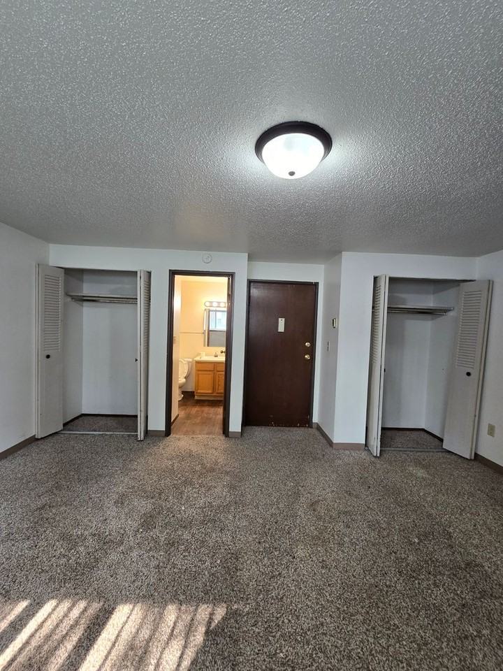 Dakota Arms & Gardens - Photo 6 of 9