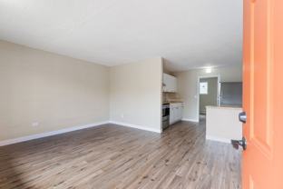 8104 Se Raymond St #6 - Photo 1 of 1