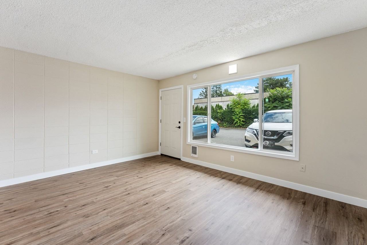 8104 Se Raymond St #6 - Photo 3 of 17